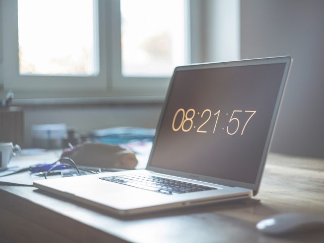Procura um segundo emprego?