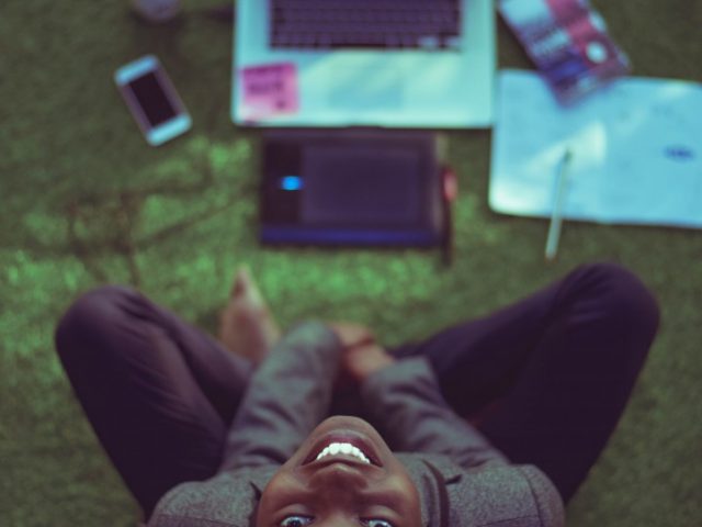 5 dicas para ser feliz no local de trabalho