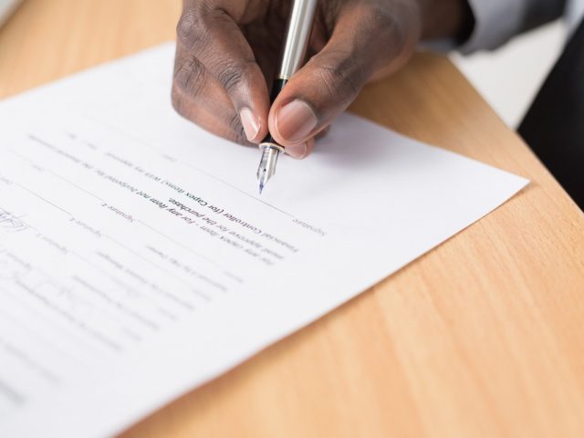 Pandemia: Porque é que deve continuar a enviar currículos?